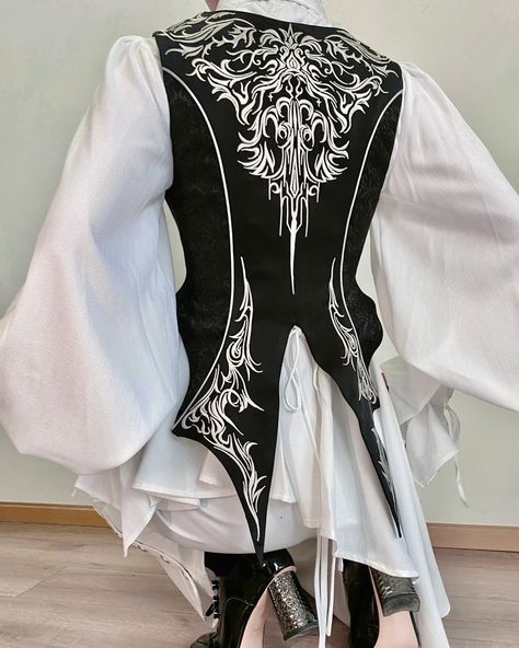 🦇 Embroidered Bat Wings Waistcoat with front zipper closure, available in black and white. Preorder now for $62.00! Shop here: https://www.devilinspired.com/extremely-luxurious-banquet #waistcoat #princestyle #oujifashion Embroidered Waistcoat, Ball Outfit, Bat Wings, Front Zipper, Bat, Prince, Black And White, Zipper, Wardrobe