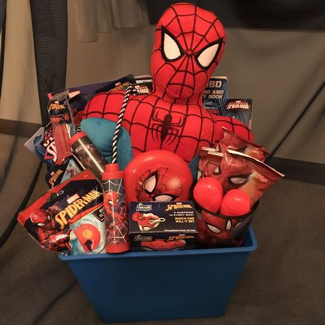 Spiderman Gift Basket Spiderman Gifts For Boys, Spiderman Birthday Aesthetic, Spiderman Gifts For Boyfriend, Spiderman Gift Basket, Spider Man Gift Ideas, Spiderman Gift Ideas, Mens Easter Basket, Spiderman Stuff, Spiderman Gifts