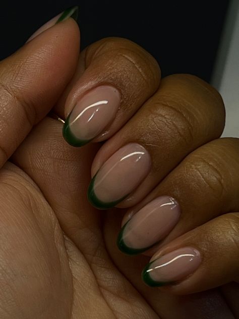 Short Nail Green French Tip, Minimalist Nails Almond Green, Green French Nails Short, Shellac Nails French Tip Color, Pretty Round Nails, French Manicure Green Tips, Almond Biab Nails Designs, Short Green Nails Gel, Short Almond Green French Tip Nails