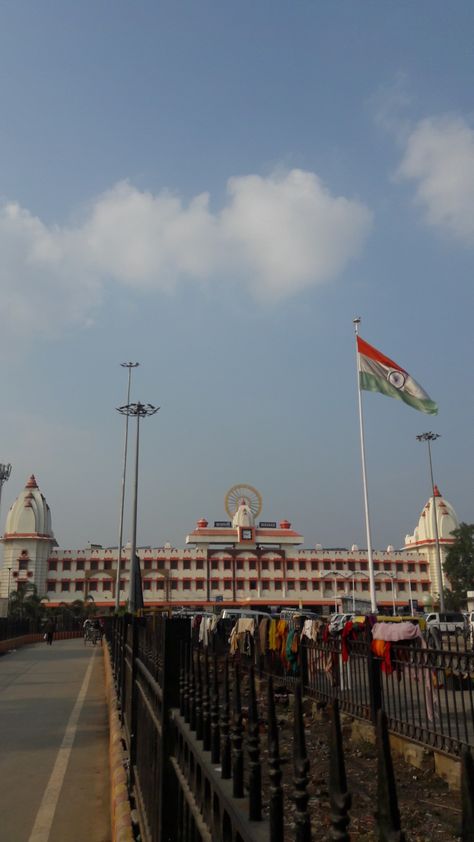 Varanasi Station, Mehndi Decor, Girl Drawing Sketches, Varanasi, Travel Aesthetic, Girl Drawing, All Art, Indore, Drawing Sketches