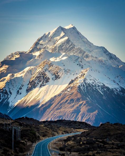 🇳🇿 Late afternoon light (Aoraki / Mt Cook National Park, New Zealand) by Laurie Winter (@laurie_winter) on Instagram 🏔cr. New Zealand Tourist Attractions, Aoraki Mount Cook, Franz Josef Glacier, Abel Tasman National Park, Maori Culture, Mount Cook, Afternoon Light, New Zealand South Island, New Zealand North