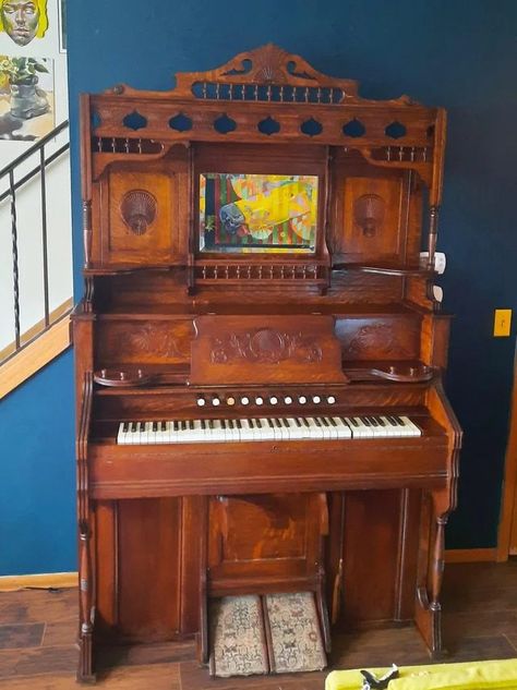 Antique Pump Organ: History, Identify, Brands and Values Antique Pump Organ, Pump Organ Repurpose, Antique Organ, Pump Organ, Old Pianos, Vintage Pumps, Diy Furniture Renovation, Furniture Renovation, Repurposed Furniture Diy