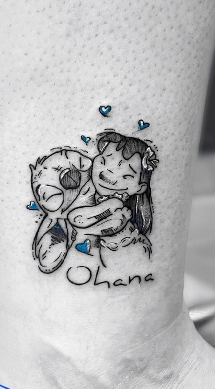 Self Tattoos Inspiration, Ohana Lilo And Stitch Tattoo, Lion King Family Tattoo, Halloween Stitch Tattoo, Best Friend Tattoos Stitch, Lilo And Stitch Tattoo Design, Female Family Tattoo Ideas, Matching Tattoos Lilo And Stitch, Matching Lilo And Stitch Tattoos