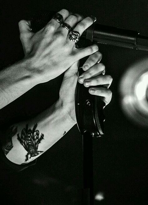 Just a collection of Harry Styles photos..that's it. CURRENT STATUS … #random #Random #amreading #books #wattpad Harry Styles Eyes, Harry Styles Hands, Harry Styles Tattoos, Harry Styles Aesthetic, Under Your Spell, Harry Styles Wallpaper, Harry Styles Pictures, Harry Styles Photos, Mr Style