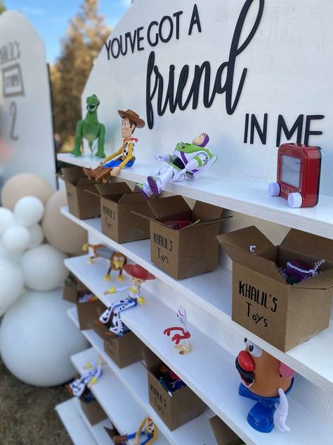 Toy Story Goodie Bags Diy, Toy Story Birthday Table Ideas, Boy And Girl Party Themes Together, Toy Story Birthday Party Favors, Modern Toy Story Party, Toy Story Favors, Toy Story Birthday Party Ideas 3, Toys Story Party Ideas, Toy Story Goodie Bags