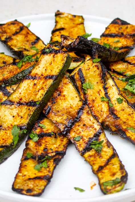 Fire up the grill for this effortless sliced zucchini made with just three simple ingredients - garden-fresh zucchini, a dry rub, and oil. All you need is 15 minutes. Zucchini On The Grill, Easy Zucchini Slice, Sliced Zucchini, Low Calorie Vegetables, Bbq Dry Rub, Spice Combinations, Roast Zucchini, Grill Time, Zucchini Slice