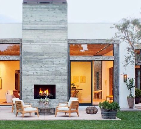 Concrete Fireplace Design Camino, Indoor Outdoor Fireplaces, Outdoor Space Design, Concrete Fireplace, Design Del Prodotto, Los Angeles Homes, Celebrity Houses, Fireplace Design, Indoor Outdoor Living