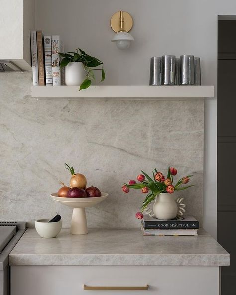 Granite Shelf In Kitchen, Marble Kitchen Backsplash Ideas, Kitchen Island Styling, Marble Shelf, Hotel Room Design, Apartment Kitchen, Kitchen Marble, Kitchen Inspiration Design, Kitchen Shelves