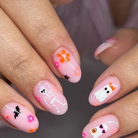 Cool Nail Art Halloween N Ails, Groovy Halloween Nails, Matte Gel Nail Designs, Colorful Halloween Nails, Halloween Cute Nails, Chrome Halloween Nails, Halloween Nails Cute, Groovy Nails, Cute Fall Nails