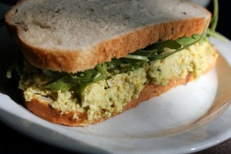 Curry Egg Salad Sandwich ~ LOVE egg salad, LOVE curry! Regular Cold Sandwich, Tofu Egg Salad, Tofu Salad Recipes, Vegan Lunch Recipe, Curry Egg Salad, Egg Salad Sandwich Recipe, Vegan Sandwich Recipes, Tofu Sandwich, Tofu Salad