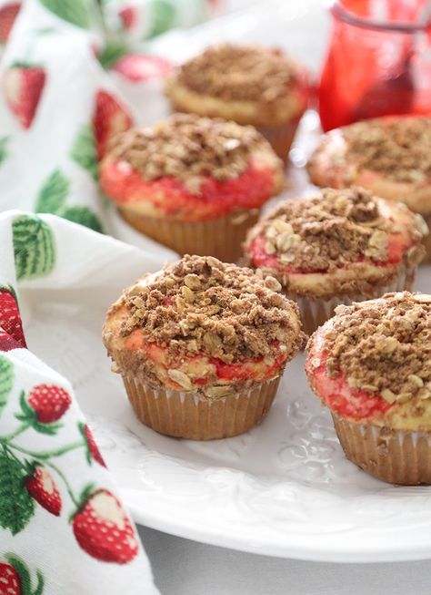 Strawberry Jam Muffins, Jam Muffins, Eggless Muffins, Apple Dishes, Easy Peanut Butter Cookies, Strawberry Muffins, Meat Dinners, Easy Bread Recipes, Streusel Topping