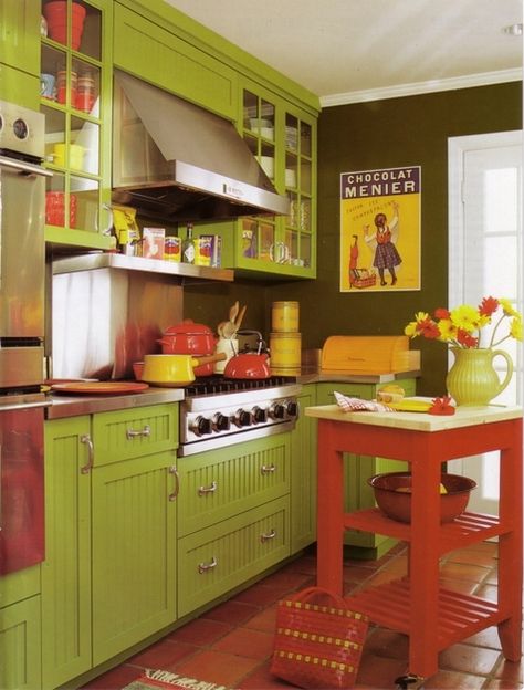 pretty kitchen Orange And Green Kitchen Ideas, Lime Green Kitchen Cabinets, Lime Green Home Decor, Orange Green Kitchen, Green And Red Kitchen, Orange And Green Kitchen, Bright Green Kitchen, Green And Orange Kitchen, Chartreuse Kitchen