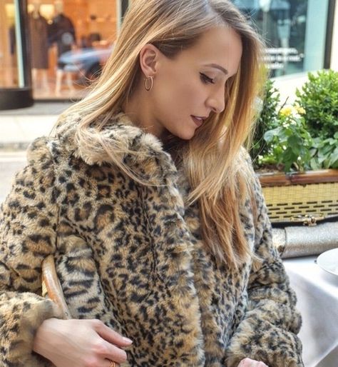 Cozy Holiday Coat #ShopTheLook #leopardprint #aliceandolivia #coat #cozycoat Leopard Print Fur Coat, Fur Animal, Body Bra, Leopard Print Coat, Waistcoat Dress, Ankle Length Jeans, Jeans Cargo, Cardigan Sweater Dress, Print Coat