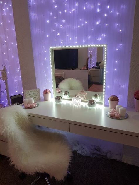 Light Up Your Life with Gorgeous String Lights Decorating Ideas Lighted Mirror, Vanity Room, Glam Room, Room Goals, Makeup Rooms, Makeup Room, Decoration Inspiration, Decor Minimalist, Teen Room