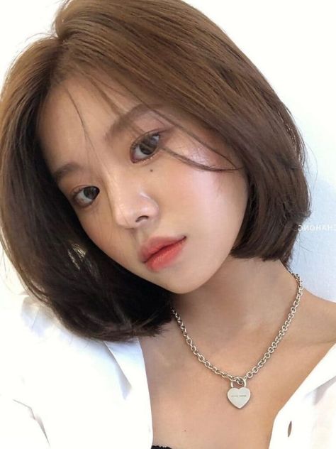 NOW Short Hairstyle Korean Style, Short Haircut Ideas For Round Faces, C Curl Short Hair Korean, 2023 Korean Hair Trends For Women, Short Hairstyle Women Chubby Face, Short Hairstyle Korean, Short Hairstyle Women Asian, Short Haircut Korean Style, Short Korean Haircut