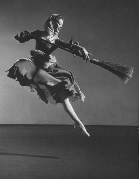 Royals at Birmingham Royal Ballet | The Arts Desk Moira Shearer, Gjon Mili, Margot Fonteyn, Vintage Ballet, Ballet Performances, Bolshoi Ballet, Dance Movement, Getty Museum, Royal Ballet