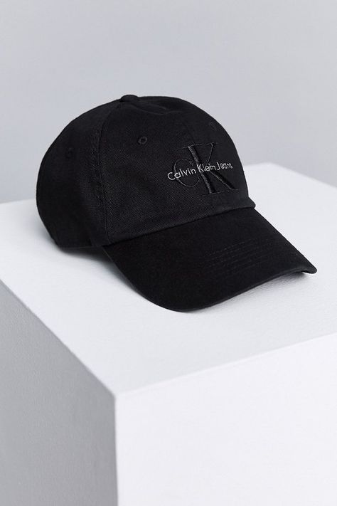 Best Gifts Under 50, Calvin Klein Outfits, Trendy Caps, Womens Hats, Luxury Hats, Stylish Caps, Nike Hat, Training Clothes, Women's Beanie