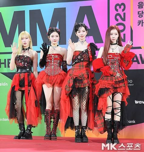 Korean Red Carpet, Award Show Outfits, Kpop Award Show Outfits, Red Velvet Outfit, Show Outfits, Aespa Aesthetic, 2023 Red Carpet, Ningning Icons, Aespa Icons