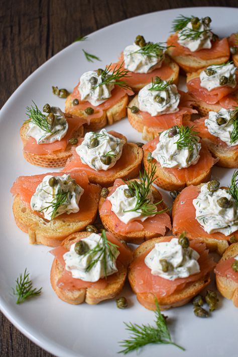 Smoked Salmon Crostini Smoked Salmon Crostini Appetizers, Salmon Cream Cheese Appetizer, Christmas Smoked Salmon, Smoked Salmon Bellini, French Starters Appetizers, Salmon Crostini Appetizers, Smoked Salmon Hors D’oeuvres, Smoked Salmon Crackers, French Canapes