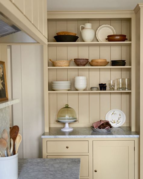 Creamy Yellow Kitchen Cabinets, 1900s Kitchen Remodel, Kitchen Devol, Kitchens Pantry, Open Pantry Shelves, Kitchen English, Farrow And Ball Kitchen, Affordable Kitchen Cabinets, 1900s Home