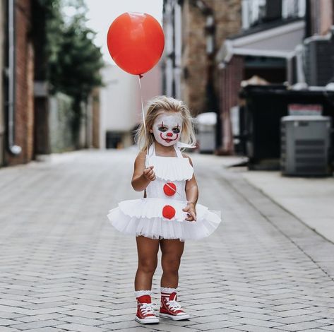 Toddler Halloween Costumes Girl, Family Themed Halloween Costumes, Old Halloween Costumes, Toddler Costumes Girl, Halloween Costume Toddler Girl, Toddler Girl Halloween, Clown Halloween, Halloween Photography