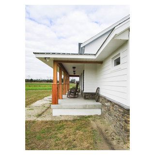 Farmhouse Style Home with Large Front Porch - Farmhouse - Porch - Orlando - by Curington Homes | Houzz Large Front Porch, Porch Farmhouse, Custom Farmhouse, Console Table Bedroom, Wood Columns, Ocala Florida, Lap Siding, Interior Design Software, Farmhouse Porch