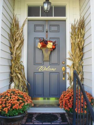 22 Fall Front Porch Ideas Front Porch Design Ideas, Veranda Design, Front Porch Inspiration, Fall Front Porch Ideas, Porch Design Ideas, Corn Stalks, Fall Entryway, Front Porch Design, Apartment Decoration