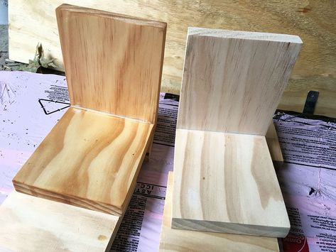 Diy Wood Books, Rustic Basement Bar, Kids Bookends, Diy Bookends, Diy Bunny, Wood Bookends, Wooden Bookends, Kids Rooms Diy, Woodworking Toys