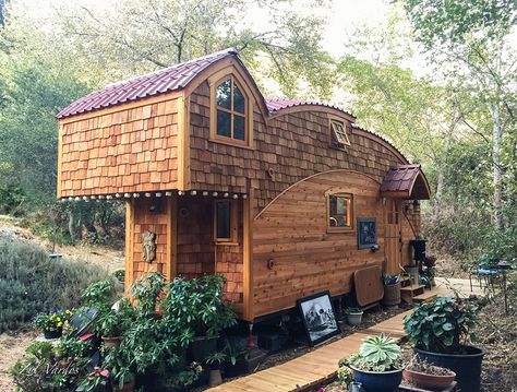 Moon Dragon, Tiny Mobile House, Tiny House Blog, Tiny House Builders, Tiny House Inspiration, Portable House, Small Room Design, Tiny House Cabin, Tiny House Living