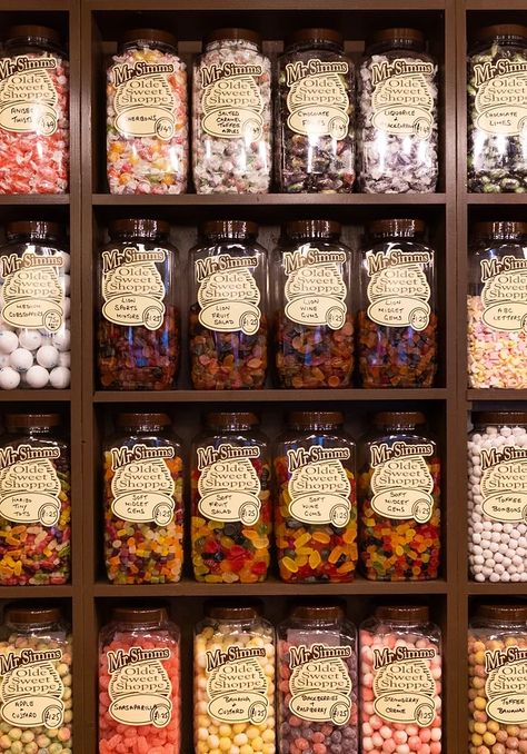 Old Sweet Shop, Candy Store Display Ideas, Candy Shop Aesthetic, Old Candy Shop, Retro Candy Shop, Vintage Candy Store Aesthetic, Retro Candy Store, Old Fashioned Candy Shop, Nostalgic Food