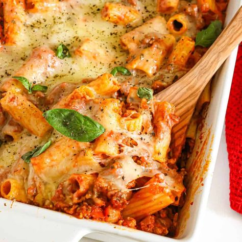 Baked Rigatoni Easy Rigatoni Recipes, Rigatoni Recipes Easy, Baked Rigatoni Recipe, Rigatoni Recipe, Ravioli Soup, Sausage Rigatoni, Pasta Marinara, Rigatoni Recipes, Baked Rigatoni