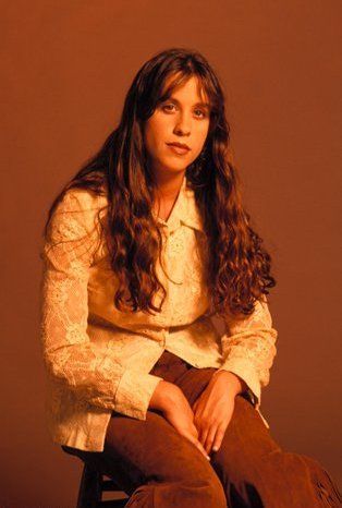 Alanis Morissette 90s, Tiefling Barbarian, Midwest Fall, Women With Attitude, The Hunger Game, Alanis Morissette, Female Artist, Inspiring Women, Battle Royale