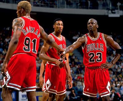 Chicago Bulls, Michael Jordan, Scottie Pippen, and Derrick Rose (NBA Most Valuable Player 2011) - Ain Sport Dennis Rodman Shoes, Michael Jordan Scottie Pippen, Michael Jordan Basketball, Michael Jordan 23, Scottie Pippen, Chicago Sports, Derrick Rose, Dennis Rodman, Jordan Basketball