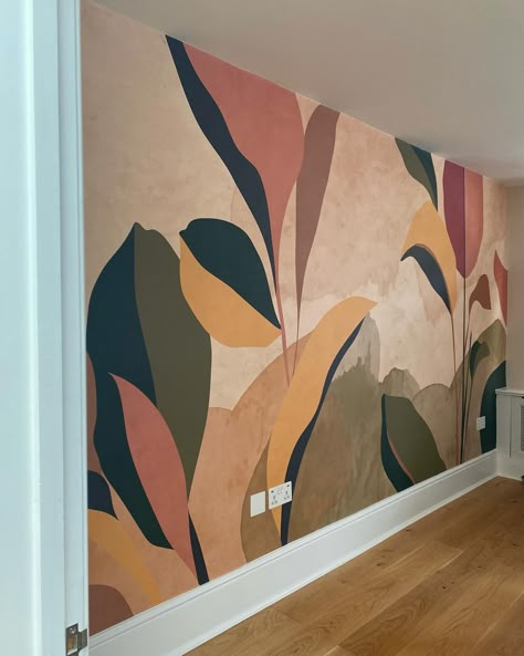 Look at this beauty! Completely bespoke, we worked in collaboration with the digital team @muraspec to come up with this mural for a guest bedroom. We gave them the brief of a stylised oversized leafy pattern alongside a colour palette and they delivered! We chose to get it printed on a thick canvas texture which works so well with the watercolour effect of the design. Next update on this one will be furniture (a clue, there’s a lovely rattan bed going against this wall - fear not, this wa... Mural Color Palette, Tropical Wall Painting, Paintings Ideas On Canvas, Floral Wall Painting, Mural Bedroom, Mural Tropical, Leafy Pattern, Bedroom Mural, Mural Art Design