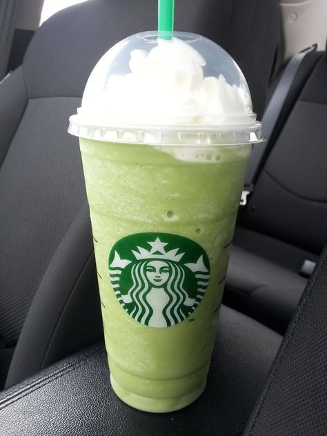 Starbucks Green Tea Drinks, Starbucks Green Tea Frappuccino, Green Tea Frappuccino, Starbucks Calories, Starbucks Green Tea, Starbucks Matcha, Green Tea Drinks, Iced Starbucks Drinks, Costco Meals