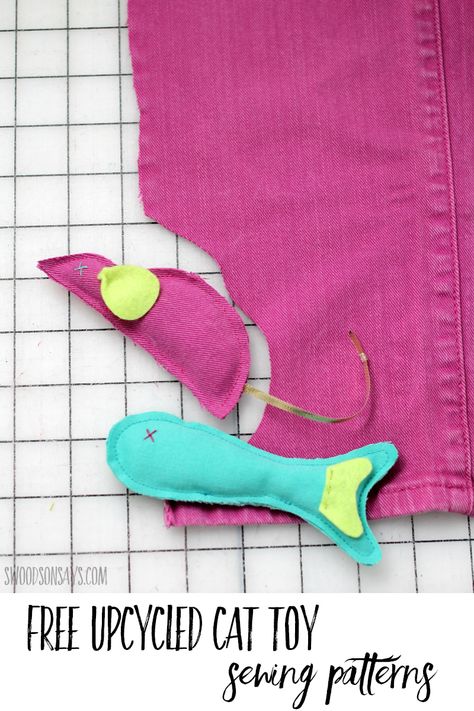 Free cat toy sewing pattern! See how to upcycle old jeans into cat toys with this free mouse and free fish pattern perfect for making diy cat toys. Sewing Pet Toys, Sewing Cat Toys Free Pattern, Cat Toys To Sew, Hand Sewn Cat Toys, Cat Toy Sewing Pattern, Sewing Cat Toys, Sewn Cat Toys, Cat Sewing Projects, Cat Sewing Pattern Free