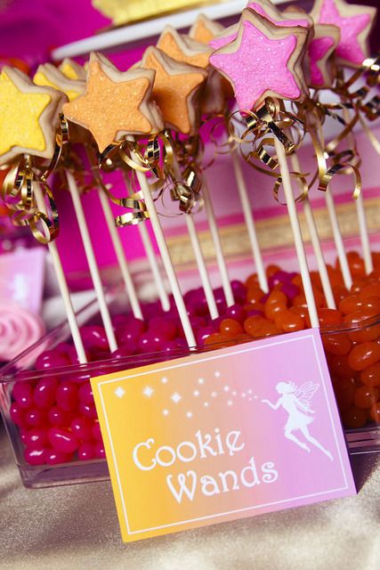 Cute cookie wands at a Fairy Garden Party #fairy #gardenparty Fairy Party Food, Tinkerbell Party Theme, Fairy Princess Party, 4de Verjaardag, First Birthday Party Favor, Fairy Theme Party, Fairy Ideas, Fairy Garden Birthday Party, Fairy Tea Parties