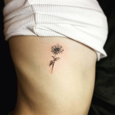 Flower Tattoo On Ribs, Flowers Sunflowers, Ribcage Tattoo, Sunflower Tattoos, Sunflower Tattoo, Rib Tattoo, Nature Flowers, Little Tattoos, Rib Cage