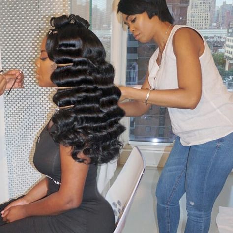 Hollywood Waves On Black Women, Vintage Curls Black Women, Old Hollywood Curls Black Women, Hollywood Hairstyles Black Women, Short Hollywood Curls, Old Hollywood Glam Hair Black Women, Hollywood Waves Wedding Black Women, Hollywood Curls Black Women, Hollywood Waves Black Women