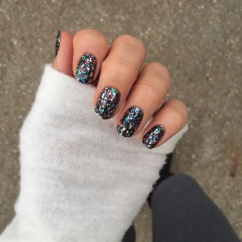 Color Street Broadway Glimmer, Snoopy Nails, Chunky Glitter Nails, Black Nails With Glitter, Street Makeup, New Years Eve Nails, Pink Glitter Nails, November Nails, Long Lasting Nail Polish