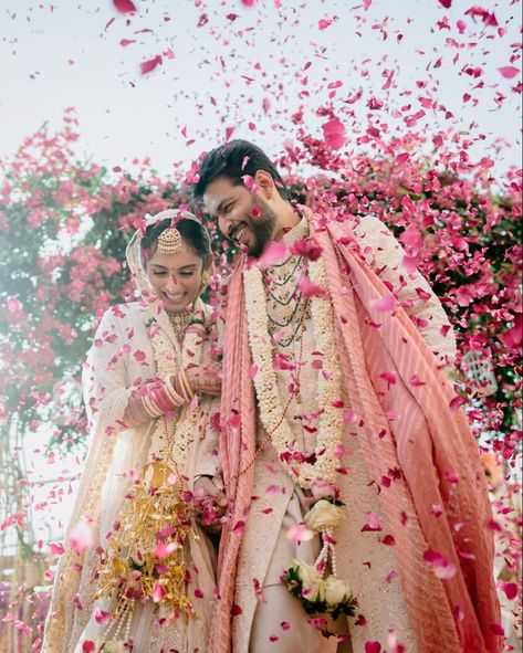 Per Wedding Photoshoot Ideas, Indian Wedding Ceremony Photography, Happily Married Couples, Indian Wedding Picture Ideas, Indian Wedding Aesthetic Couple, Indian Wedding Photography Poses Couples Photo Ideas, Indian Wedding Pictures Poses, Indian Wedding Poses For Bride And Groom, Married Couple Pics