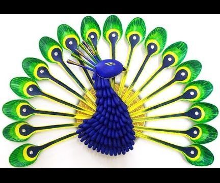 DIY Room Decor : How to Make a Peacock from Plastic Spoon Plastic Spoon Art, Plastic Spoon Crafts, Moms 60th, Spoon Craft, Peacock Crafts, Recycle Crafts Diy, Spoon Crafts, Spoon Art, Diy Wand