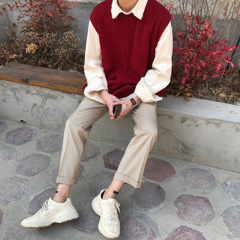 Soft Boy Outfits, Red Sweater Outfit, Christmas Outfit Men, Red And White Outfits, Aesthetic Outfits Men, Street Style Outfits Men, Men Stylish Dress, Cool Outfits For Men, Streetwear Men Outfits