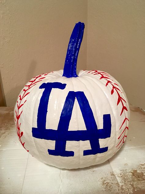 Pumpkin painting La Dodgers Pumpkin, Initial Pumpkin Painting, Dodger Pumpkin Ideas, Dodgers Pumpkin Painting, Cute Painted Pumpkin Ideas, Pumpkin Painting Party, Halloween Pumpkin Crafts, Creative Pumpkin Painting, Painting Pumpkins