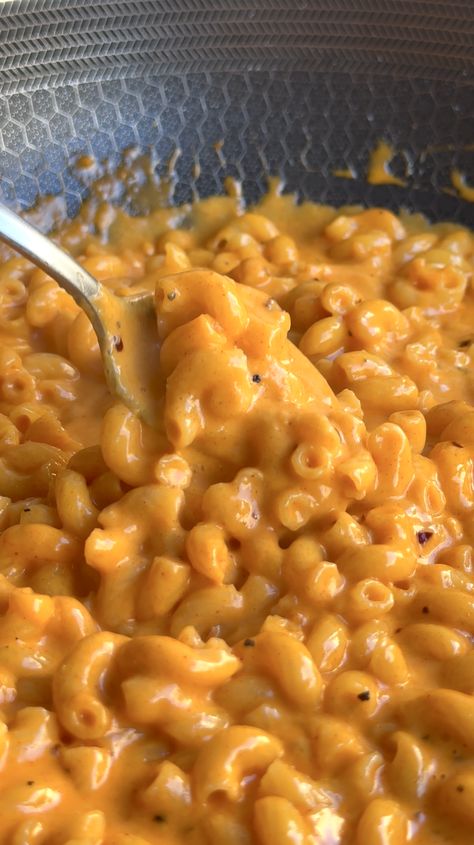 Simple Korean Gojuchang Creamy Mac and Cheese - Easy Macaroni Recipe, Gochujang Pasta, Mac And Cheese Balls, Korean Chili, Cheesy Pasta Recipes, Macaroni Recipe, Korean Chili Paste, Fried Mac And Cheese, Cheesy Mac And Cheese