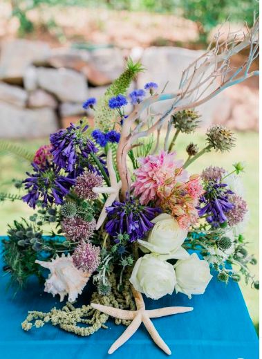 Formal Centerpieces, Under The Sea Wedding Theme, Masquerade Quinceanera Ideas, Blomme Rangskikkings, Sea Wedding Theme, My Year In Review, Little Mermaid Wedding, Sea Ideas, Beach Centerpieces