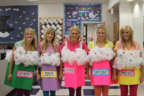 Miss Alaineus Vocabulary Parade | Check out a few pictures and a video from this fun-filled event! Parade Costume Ideas, Dress Up Day Ideas, Vocabulary Parade, Book Character Day, Teacher Halloween Costumes, Book Costumes, Teacher Costumes, Book Day Costumes, Storybook Characters