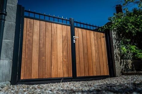 Metal Gate Door, Wooden Gate Designs, Wood Gates Driveway, Metal Driveway Gates, Metal Gates Design, Wooden Gates Driveway, Timber Gates, Home Gate Design, Gate Wall Design