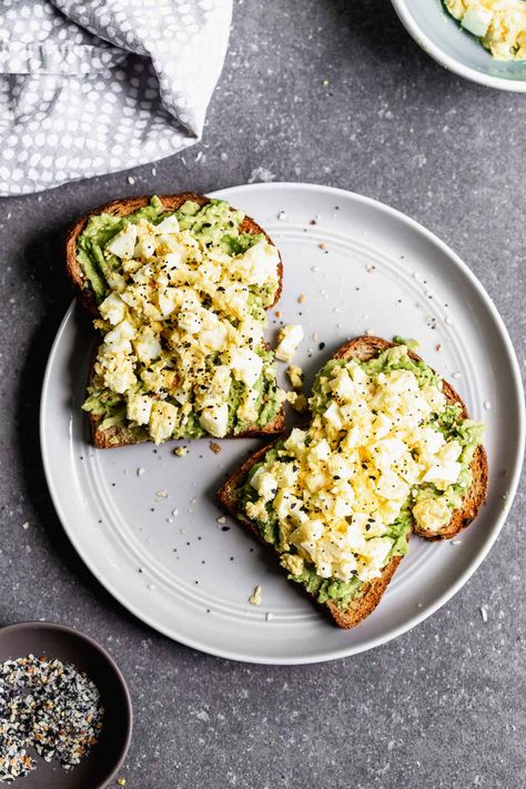 Best Avocado Egg Salad Toast - Cooking for Keeps Egg Salad Toast, Dream Salad, Sandwiches Recipes, Avocado Toast Recipe, Favorite Breakfast Recipes, Meals Ideas, Bagel Seasoning, Avocado Egg Salad, Food Plan