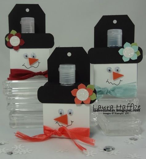 It's a La Dee Dah Day!: SNOWMAN WITH GEL SANITIZER & VIDEO Homemade Gift Boxes, Hand Sanitizer Gift, Show Ideas, Christmas Treats Holders, Christmas Craft Show, Christmas Gift Tags Handmade, Sanitizer Holder, Hand Sanitizer Holder, Christmas Favors